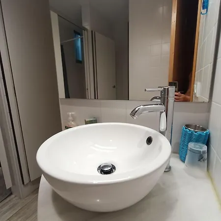 Hostel Cachinnans & *