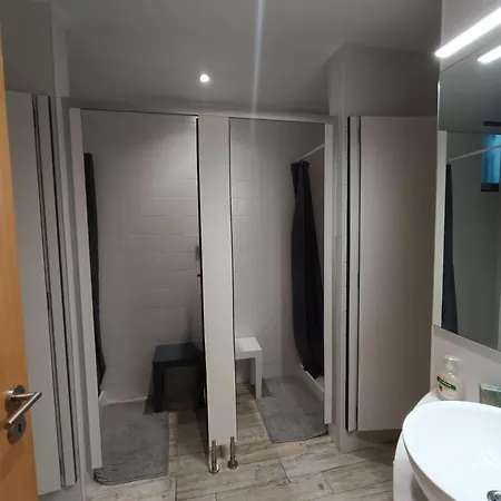 Hostel Cachinnans & *