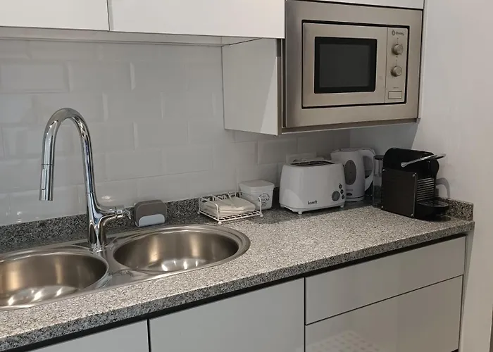 Cachinnans & Albergue *